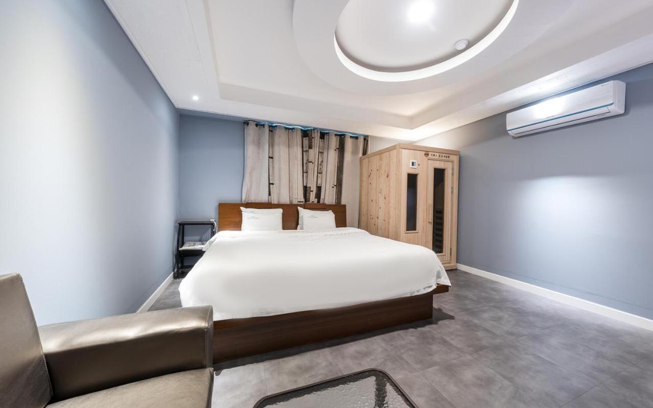 מוקפו Hotel New Evergreen מראה חיצוני תמונה