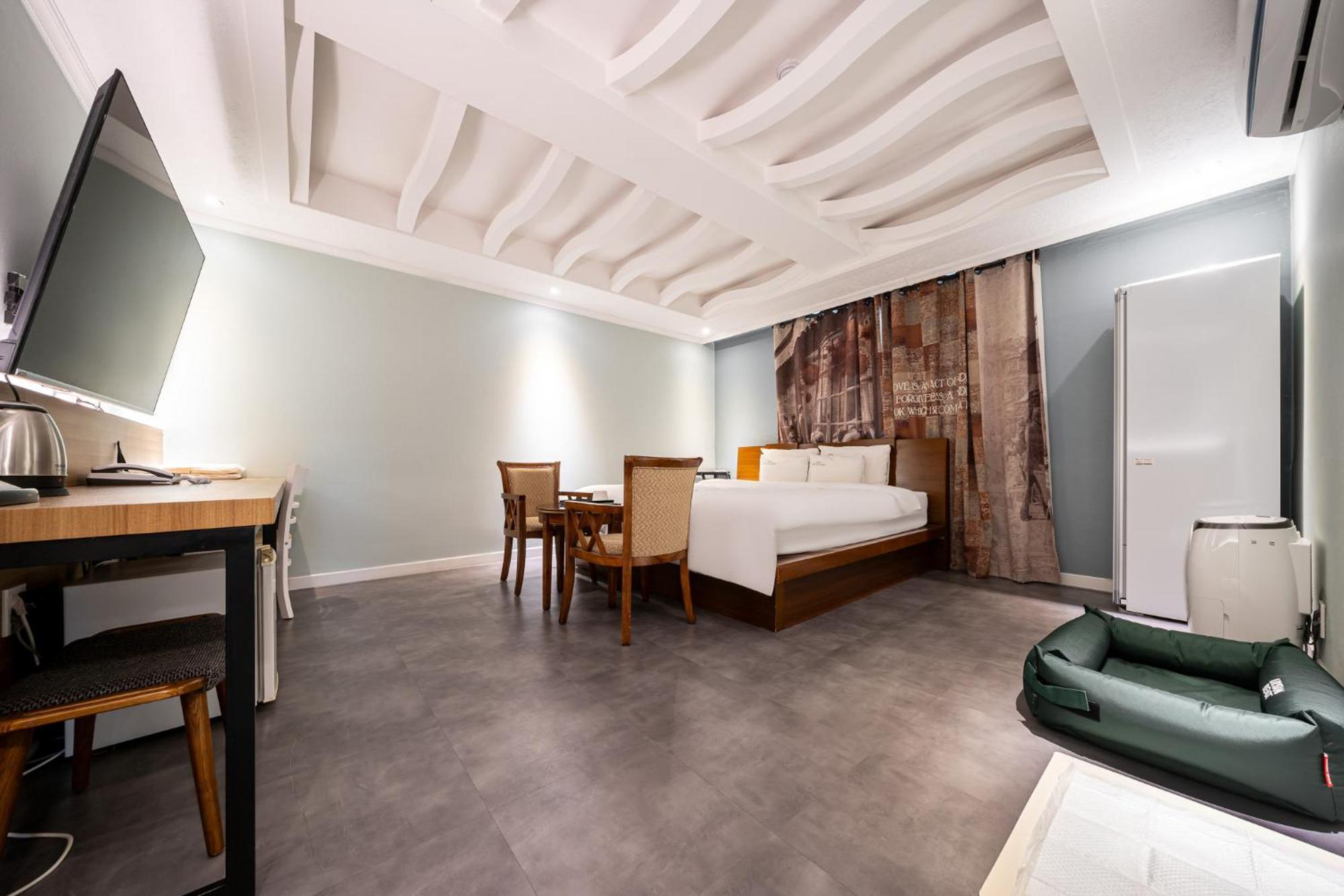 מוקפו Hotel New Evergreen מראה חיצוני תמונה