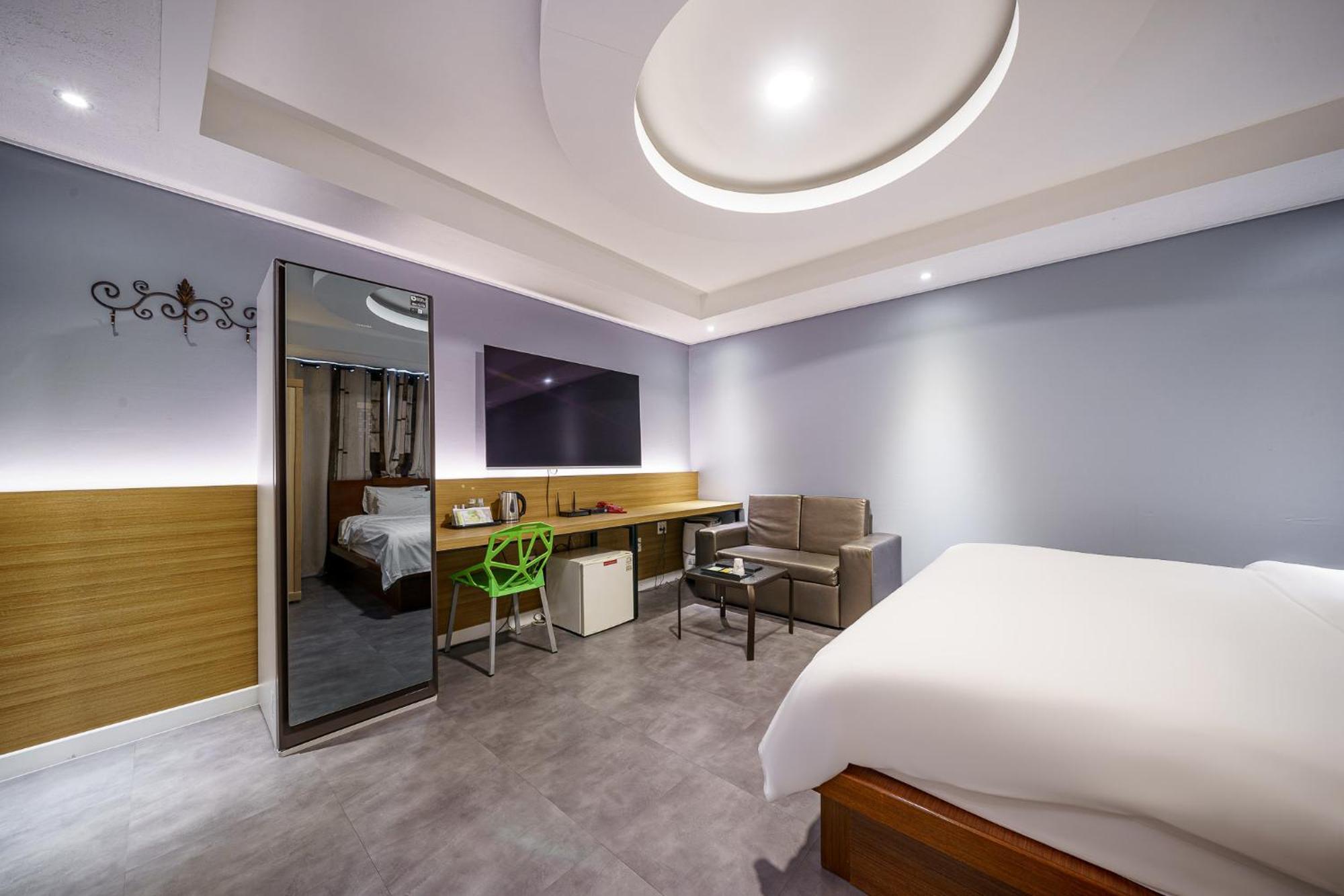 מוקפו Hotel New Evergreen מראה חיצוני תמונה
