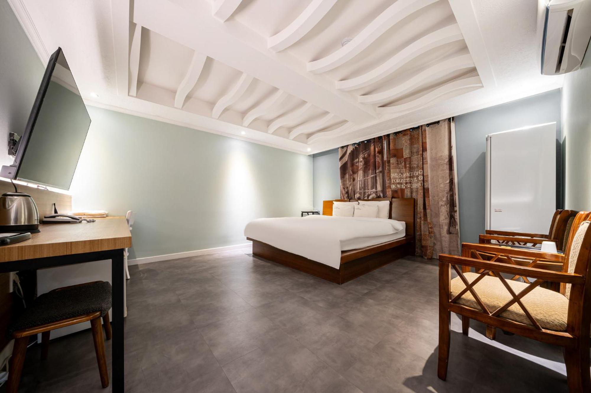 מוקפו Hotel New Evergreen מראה חיצוני תמונה