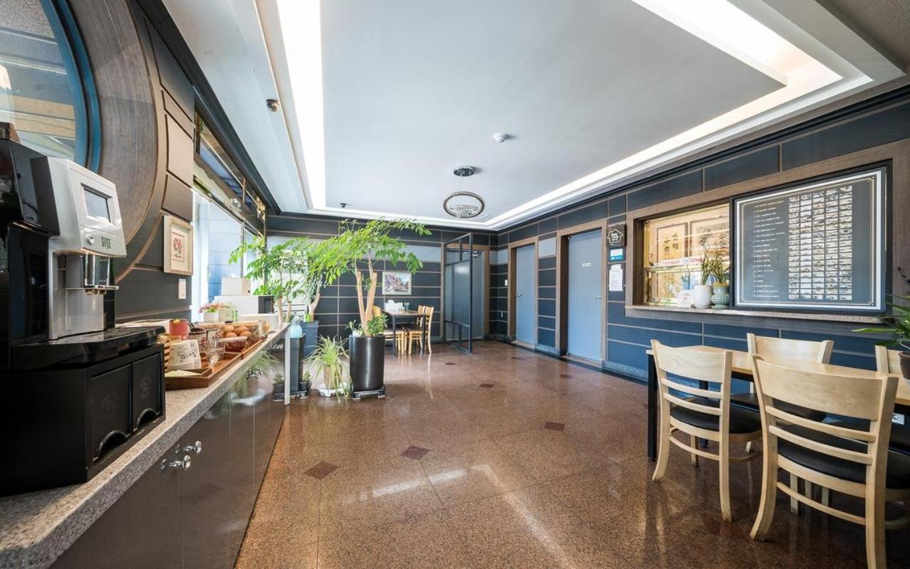 מוקפו Hotel New Evergreen מראה חיצוני תמונה
