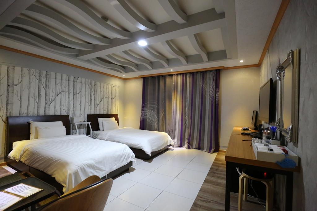 מוקפו Hotel New Evergreen מראה חיצוני תמונה