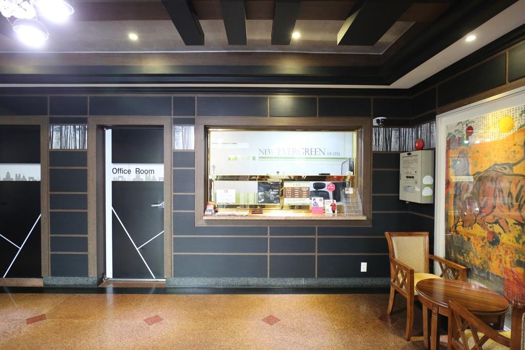 מוקפו Hotel New Evergreen מראה חיצוני תמונה