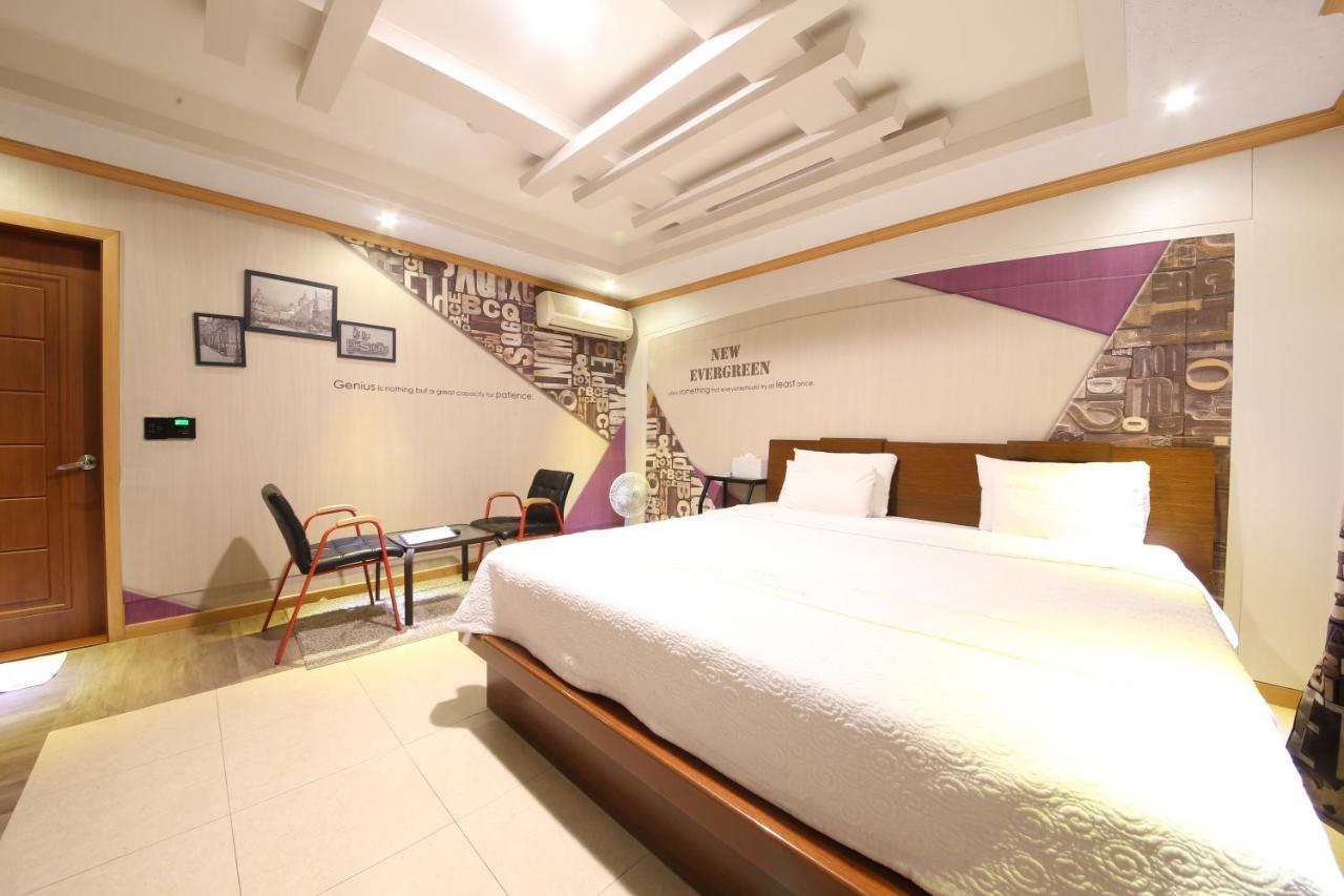 מוקפו Hotel New Evergreen מראה חיצוני תמונה