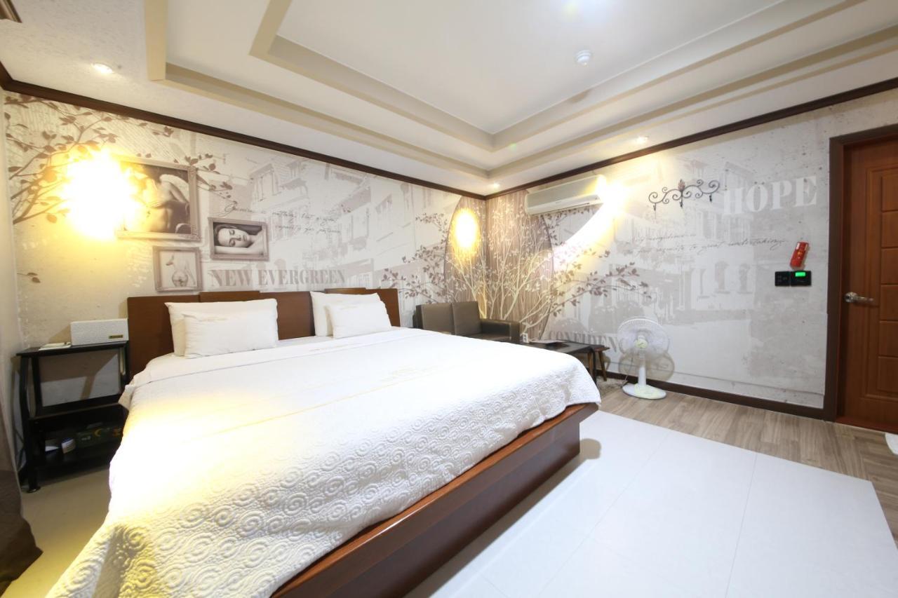 מוקפו Hotel New Evergreen מראה חיצוני תמונה