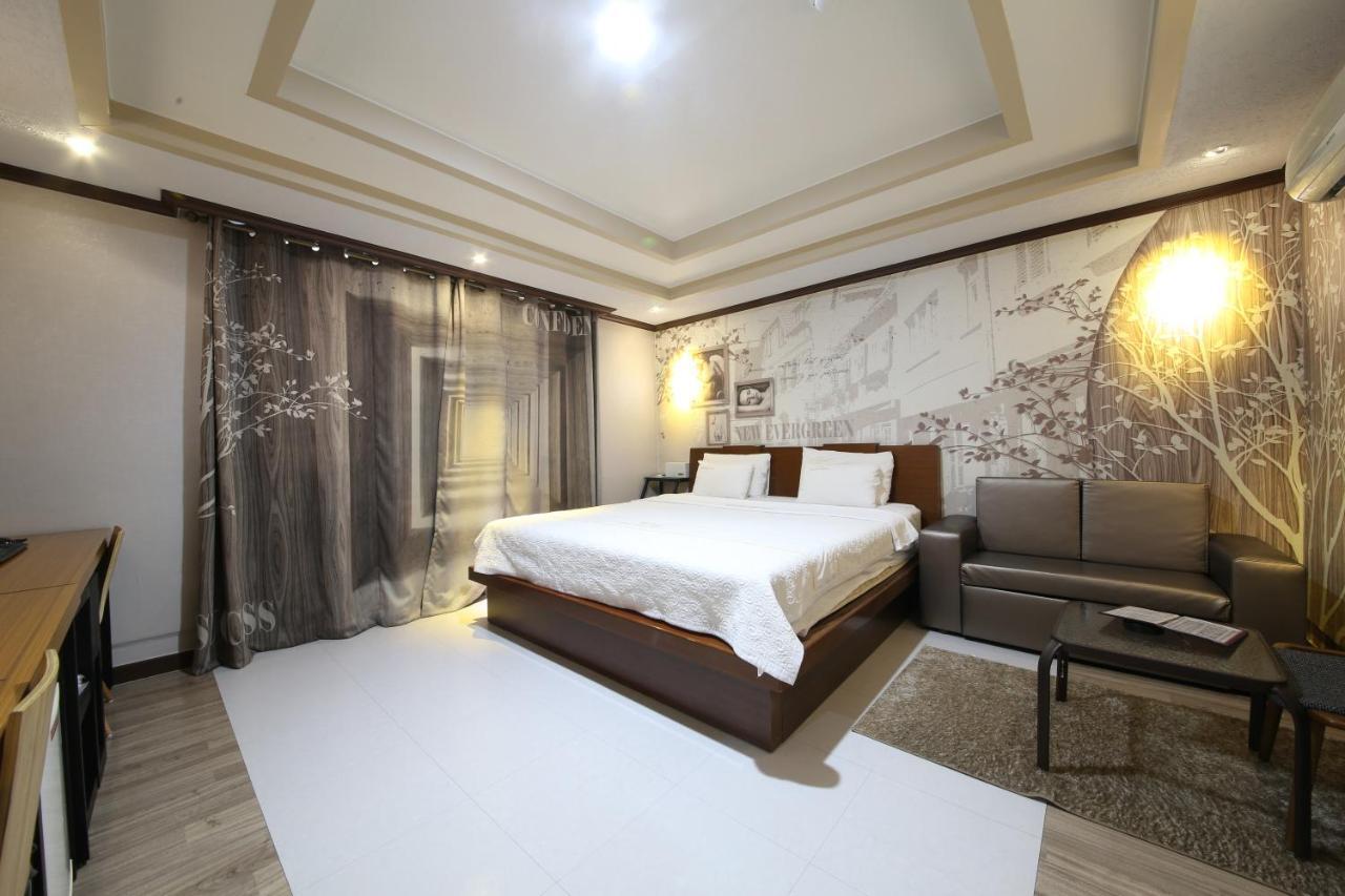 מוקפו Hotel New Evergreen מראה חיצוני תמונה